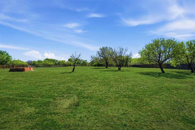 14469 SW Lee Blvd, Cache, OK 73527