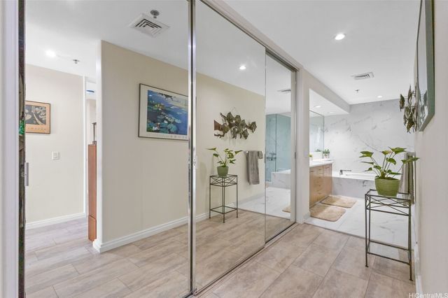 1 Keahole Place 3310, Honolulu, HI 96825