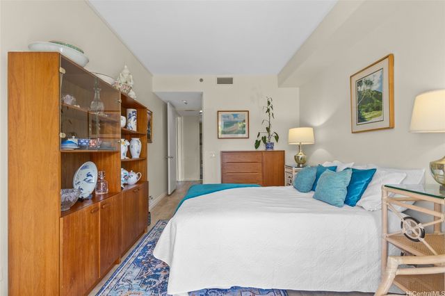 1 Keahole Place 3310, Honolulu, HI 96825