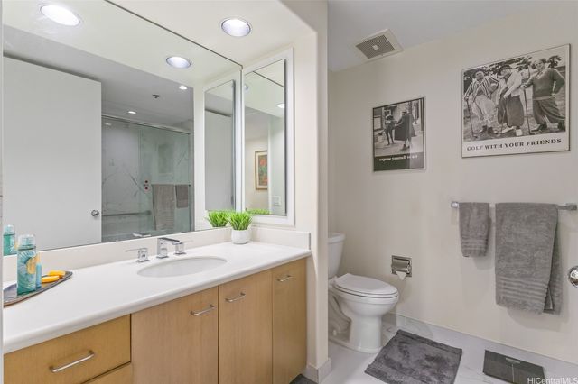 1 Keahole Place 3310, Honolulu, HI 96825