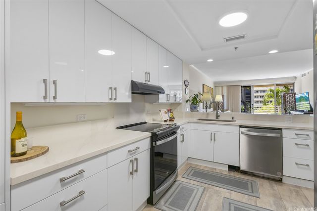 1 Keahole Place 3310, Honolulu, HI 96825