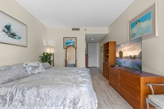 1 Keahole Place 3310, Honolulu, HI 96825