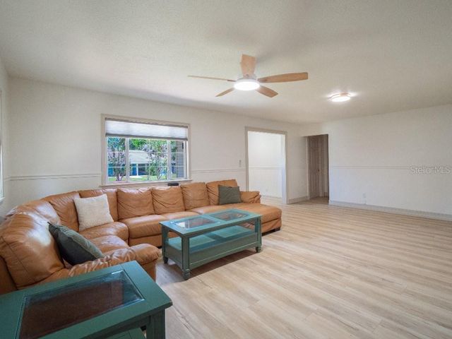403 E CAROLINA AVENUE, Plant City, FL 33563