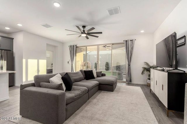 4455 W MOUNTAIN LAURAL Drive, San Tan Valley, AZ 85144