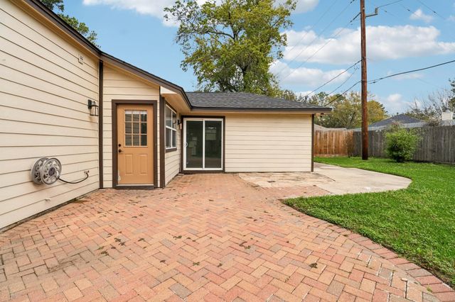 11906 Rowood Drive, Houston, TX 77070