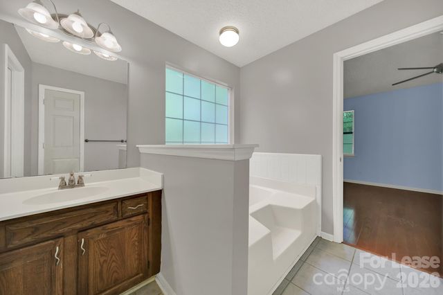 3421 Crescent Knoll Drive, Matthews, NC 28105