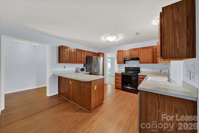 3421 Crescent Knoll Drive, Matthews, NC 28105