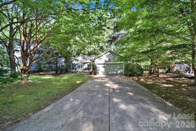 3421 Crescent Knoll Drive, Matthews, NC 28105