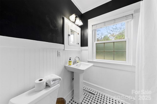 403 Hillcrest Avenue, Gastonia, NC 28052