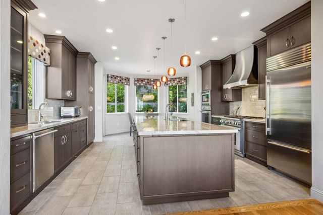 1426 1426 Grand View Dr, Berkeley, CA 94705