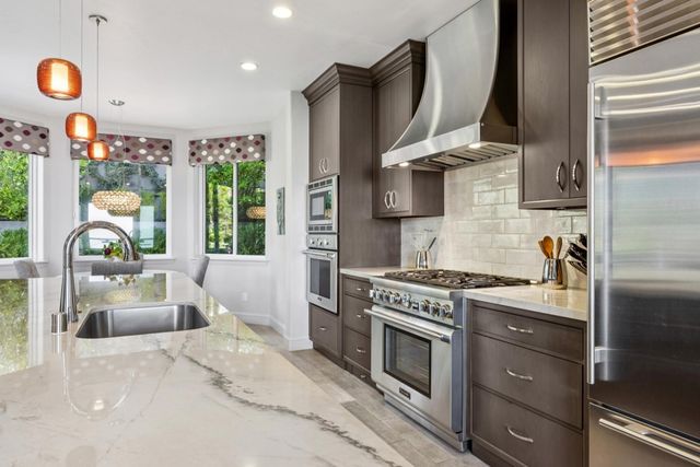 1426 1426 Grand View Dr, Berkeley, CA 94705