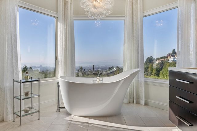 1426 1426 Grand View Dr, Berkeley, CA 94705