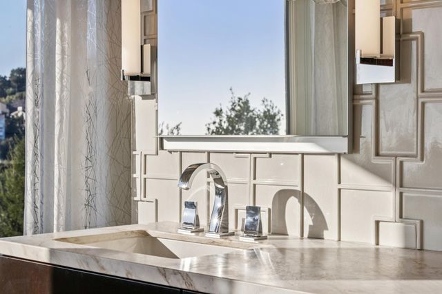 1426 1426 Grand View Dr, Berkeley, CA 94705