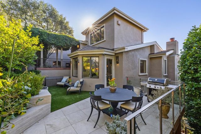 1426 1426 Grand View Dr, Berkeley, CA 94705