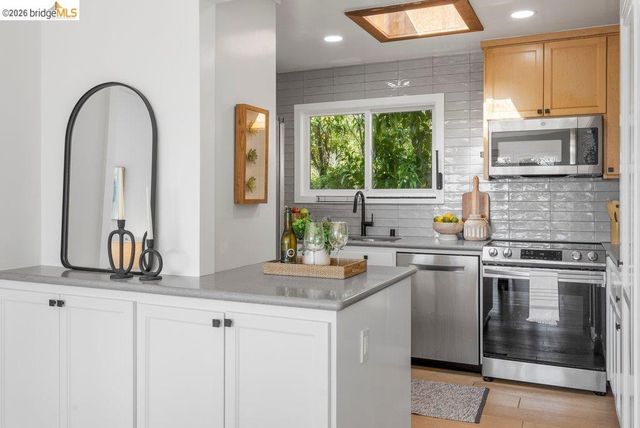 6715 Canyon Trail, El Cerrito, CA 94530