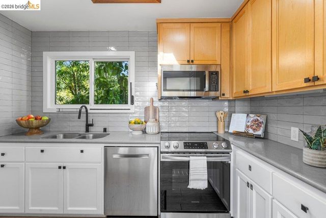 6715 Canyon Trail, El Cerrito, CA 94530