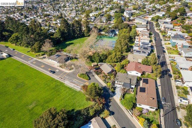 6715 Canyon Trail, El Cerrito, CA 94530