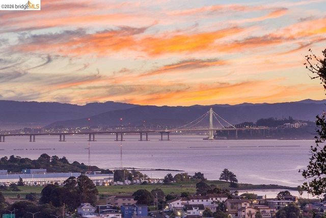 6715 Canyon Trail, El Cerrito, CA 94530