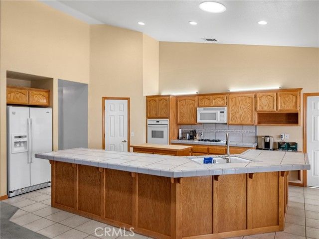 19224 Roanoke, Apple Valley, CA 92307