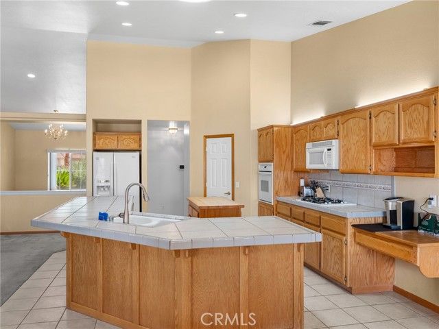 19224 Roanoke, Apple Valley, CA 92307
