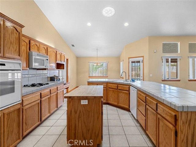 19224 Roanoke, Apple Valley, CA 92307