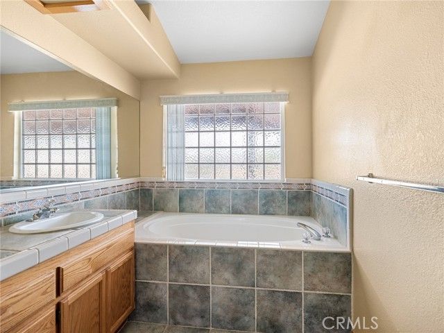 19224 Roanoke, Apple Valley, CA 92307