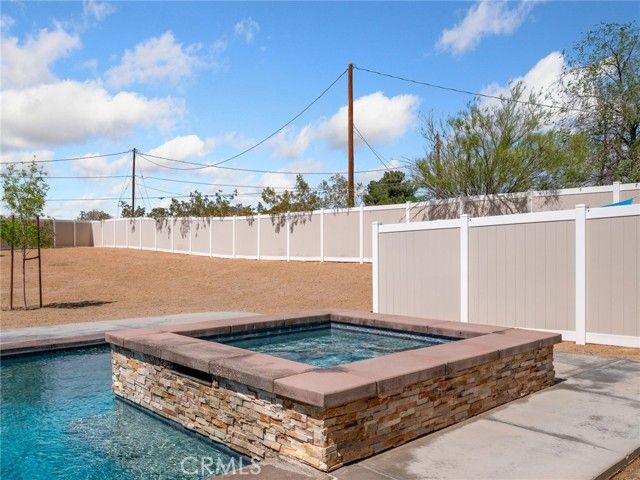 19224 Roanoke, Apple Valley, CA 92307