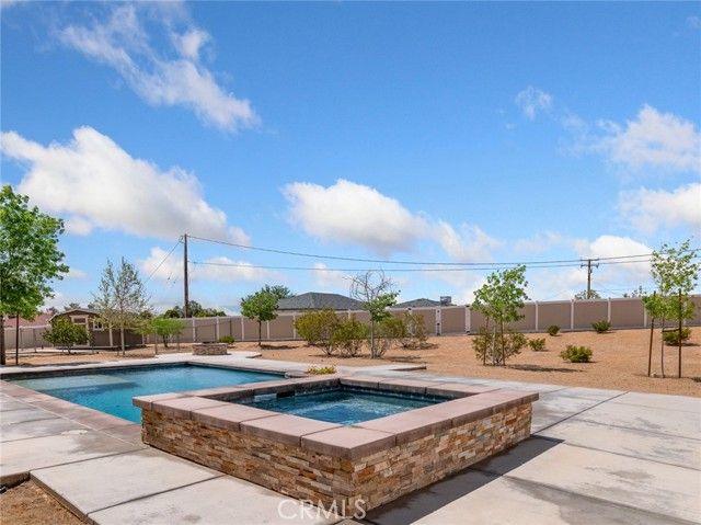 19224 Roanoke, Apple Valley, CA 92307