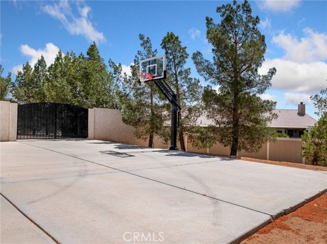 19224 Roanoke, Apple Valley, CA 92307