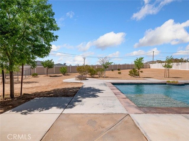 19224 Roanoke, Apple Valley, CA 92307