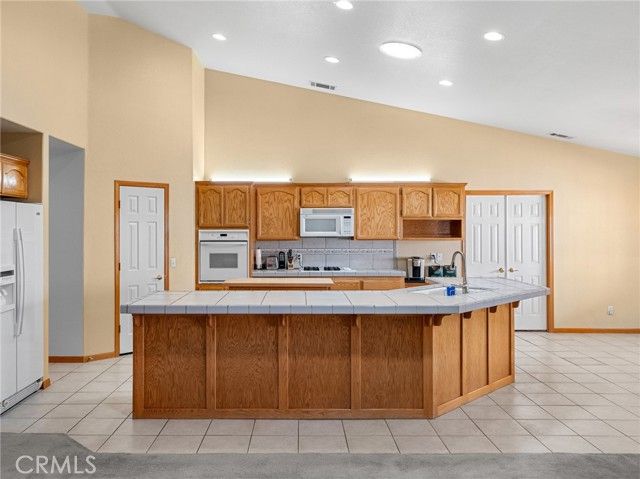 19224 Roanoke, Apple Valley, CA 92307