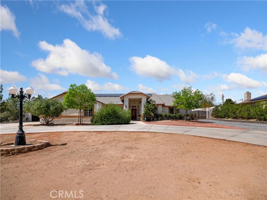 19224 Roanoke, Apple Valley, CA 92307