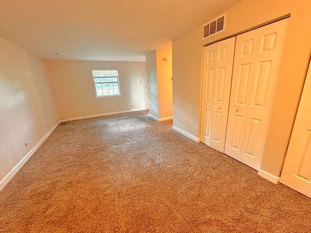 8 Gant Circle D, Streamwood, IL 60107
