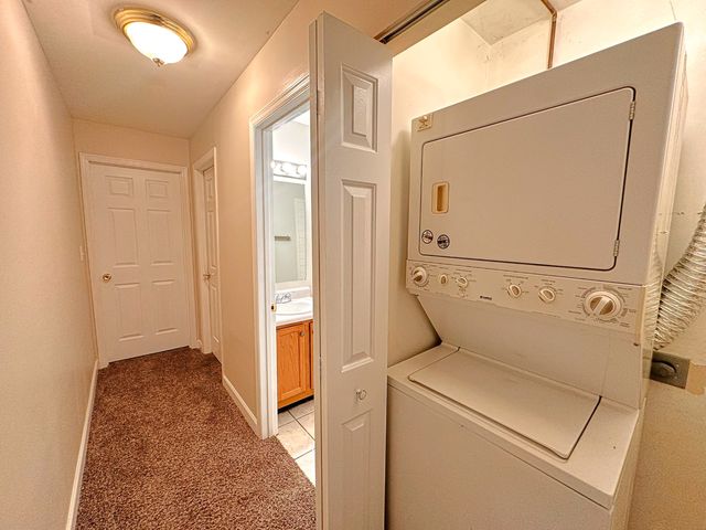8 Gant Circle D, Streamwood, IL 60107
