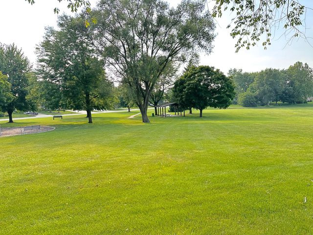 8 Gant Circle D, Streamwood, IL 60107