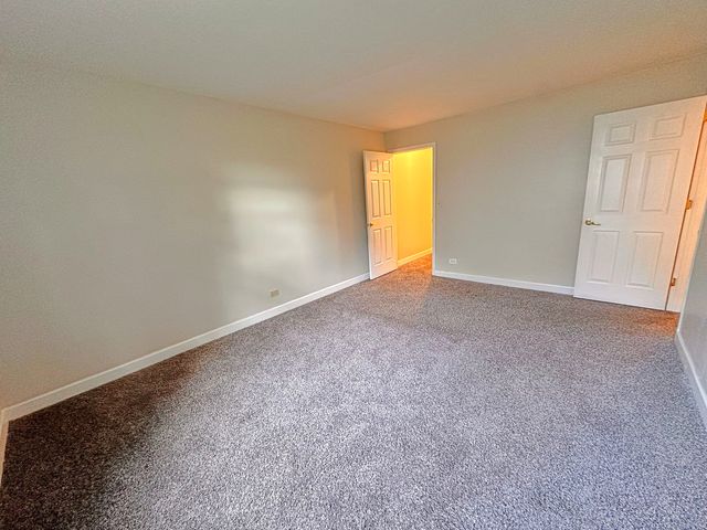 8 Gant Circle D, Streamwood, IL 60107