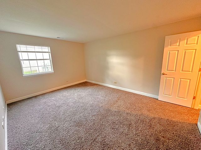 8 Gant Circle D, Streamwood, IL 60107