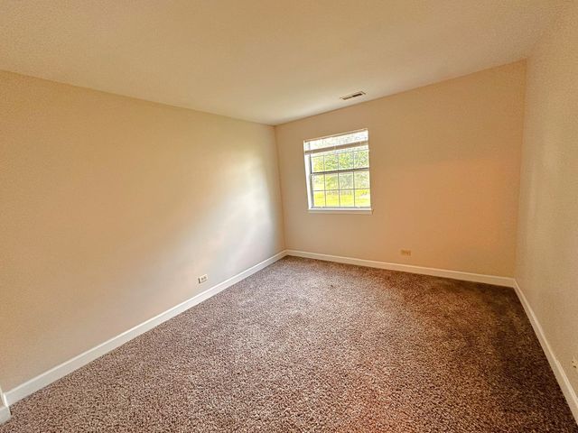 8 Gant Circle D, Streamwood, IL 60107