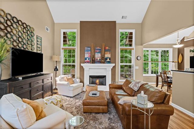 5910 Lake Windsor Parkway, Buford, GA 30518