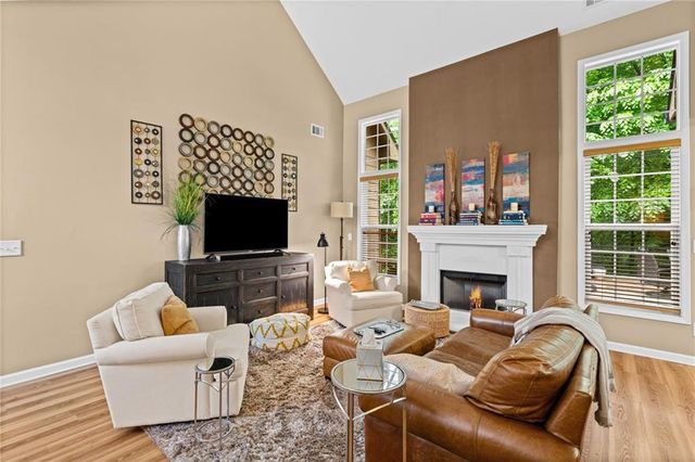 5910 Lake Windsor Parkway, Buford, GA 30518