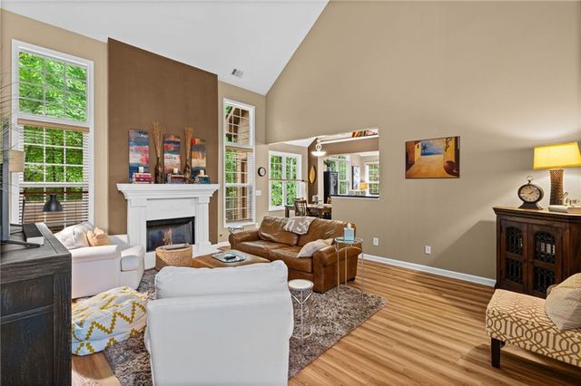 5910 Lake Windsor Parkway, Buford, GA 30518