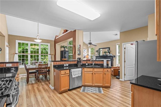 5910 Lake Windsor Parkway, Buford, GA 30518