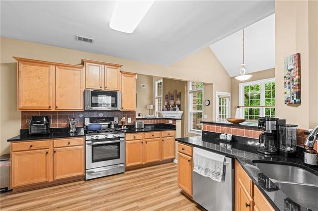 5910 Lake Windsor Parkway, Buford, GA 30518
