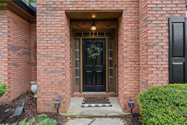 5910 Lake Windsor Parkway, Buford, GA 30518