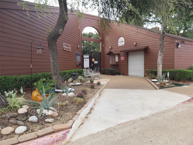 2305 Basil Drive D301, Arlington, TX 76006