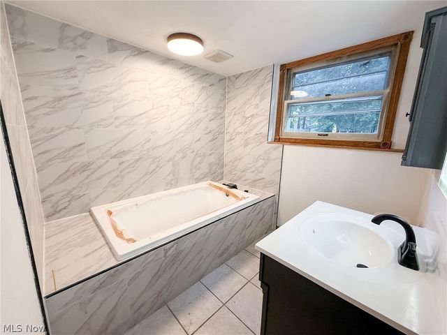 266 Corriedale Drive, Cortland, OH 44410