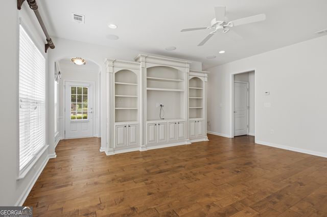 6201 Longleaf Drive, Hoschton, GA 30548