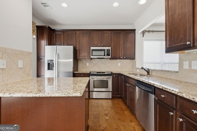 6201 Longleaf Drive, Hoschton, GA 30548