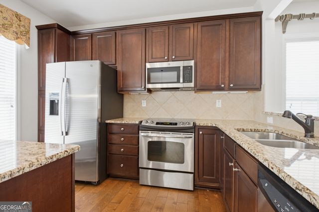 6201 Longleaf Drive, Hoschton, GA 30548