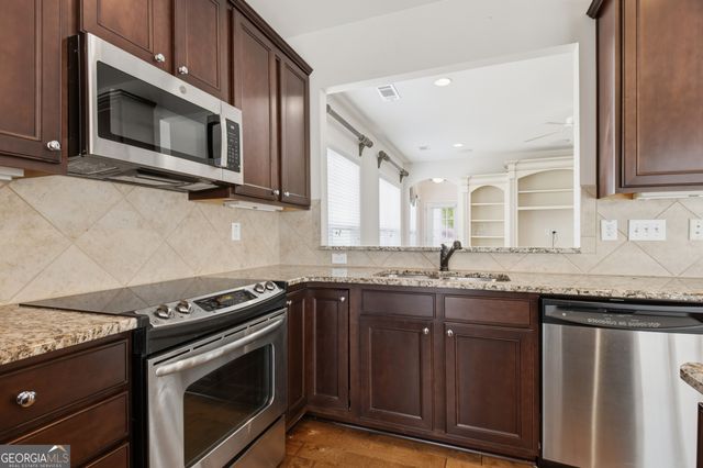 6201 Longleaf Drive, Hoschton, GA 30548